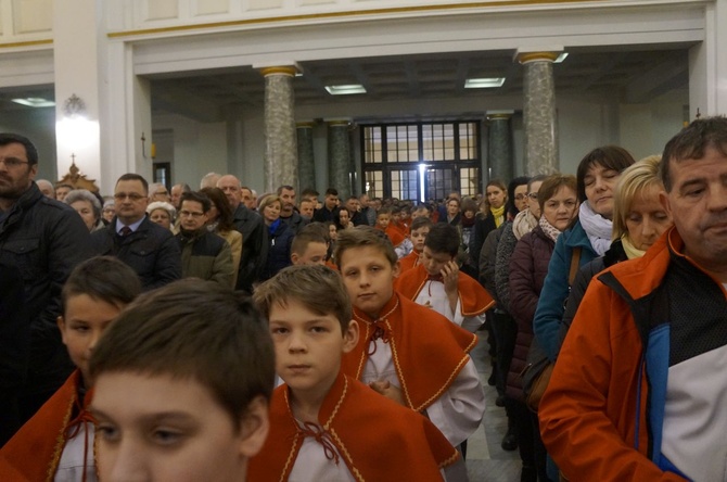 Liturgia Wielkiego Piątku w parafii NSPJ w Nowym Targu 