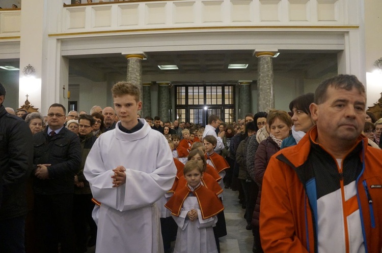 Liturgia Wielkiego Piątku w parafii NSPJ w Nowym Targu 