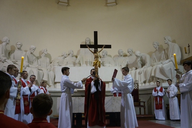 Liturgia Wielkiego Piątku w parafii NSPJ w Nowym Targu 