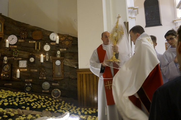 Liturgia Wielkiego Piątku w parafii NSPJ w Nowym Targu 