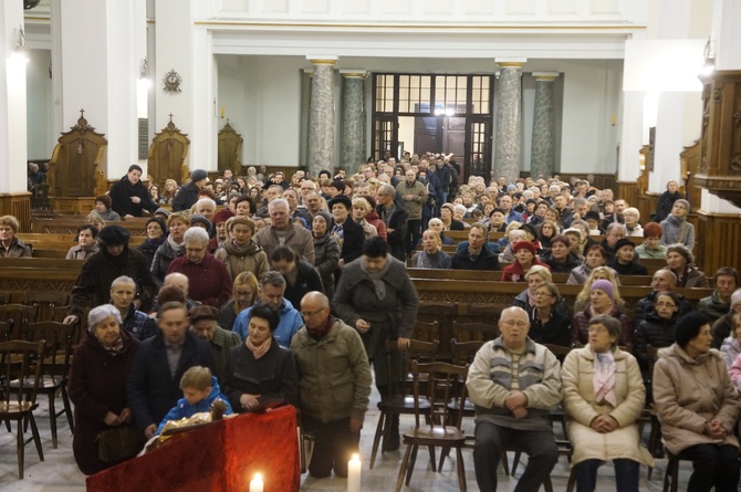 Liturgia Wielkiego Piątku w parafii NSPJ w Nowym Targu 