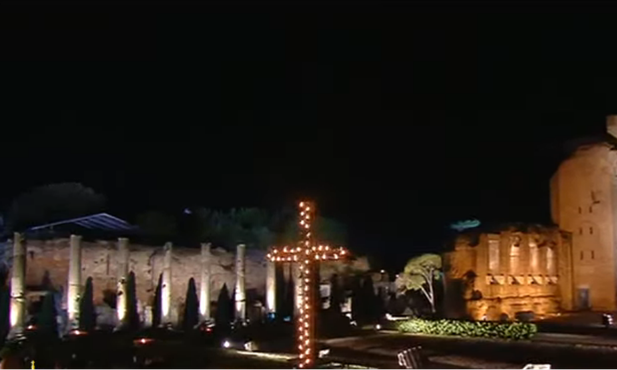 Zakończyła się Droga Krzyżowa w rzymskim Koloseum