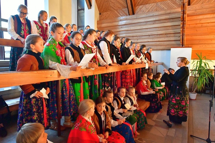 Liturgia Wielkiego Piątku w Zakopanem - parafia Świętego Krzyża.