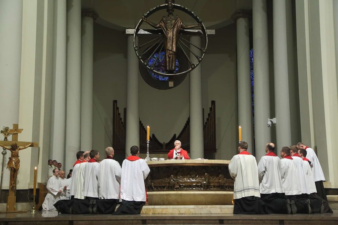 Liturgia Wielkiego Piątku w katowickiej katedrze