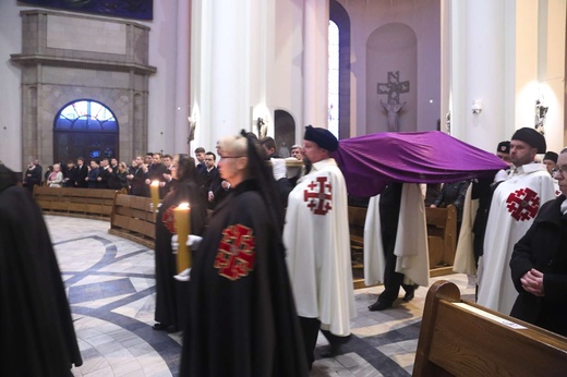 Liturgia Wielkiego Piątku w katowickiej katedrze