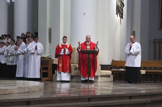 Liturgia Wielkiego Piątku w katowickiej katedrze