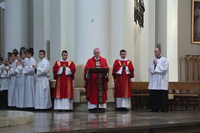 Liturgia Wielkiego Piątku w katowickiej katedrze