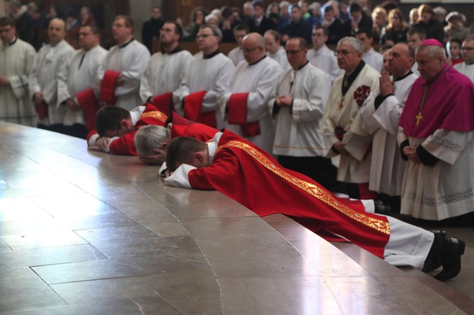 Liturgia Wielkiego Piątku w katowickiej katedrze