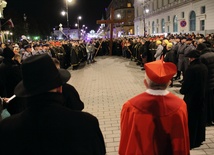 Kard. Nycz: Stańmy obok Cyrenejczyka, Weroniki i Matki Najświętszej