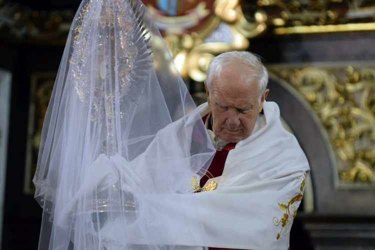 Wielki Piątek. Liturgia Męki Pańskiej w katedrze