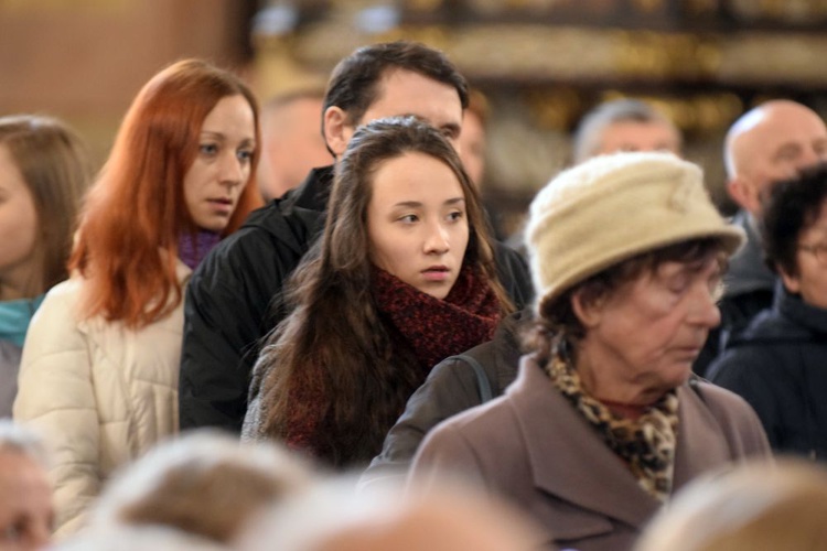 Wielki Piątek. Liturgia Męki Pańskiej w katedrze