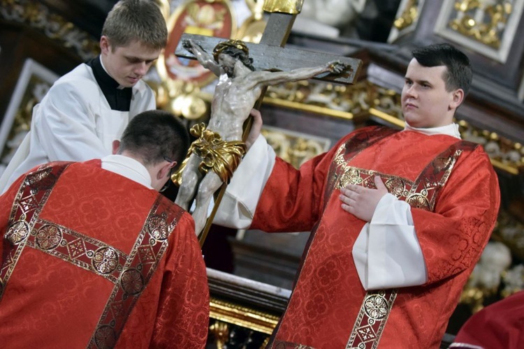 Wielki Piątek. Liturgia Męki Pańskiej w katedrze