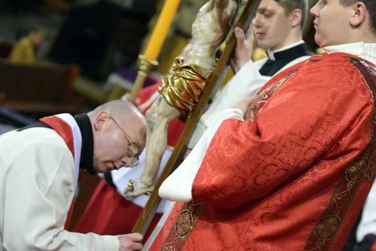 Wielki Piątek. Liturgia Męki Pańskiej w katedrze