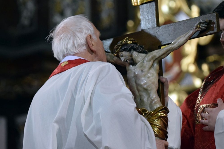 Wielki Piątek. Liturgia Męki Pańskiej w katedrze