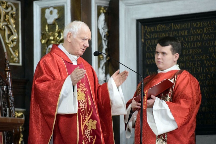 Wielki Piątek. Liturgia Męki Pańskiej w katedrze