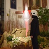W Wielki Piątek po adoracji krzyża i Komunii św. rozpoczęła się adoracja przy grobie Pana Jezusa