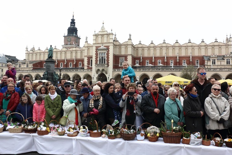 Święcenie pokarmów w Krakowie 2017, cz. 1