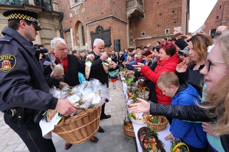 Święcenie pokarmów w Krakowie 2017, cz. 2