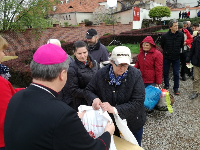 200 paczek dla najuboższych