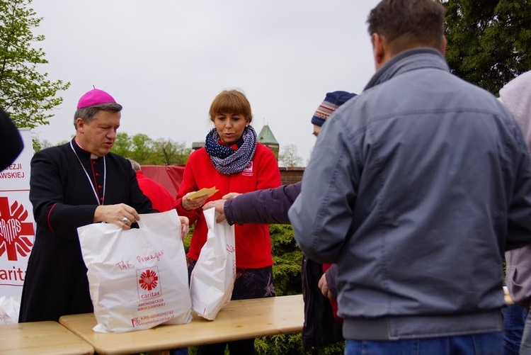 200 paczek dla najuboższych