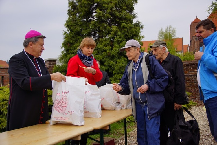 200 paczek dla najuboższych