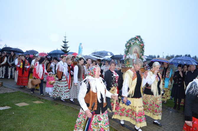 Procesja rezurekcyjna w Miętustwie