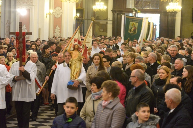 Procesja rezurekcyjna w Opocznie