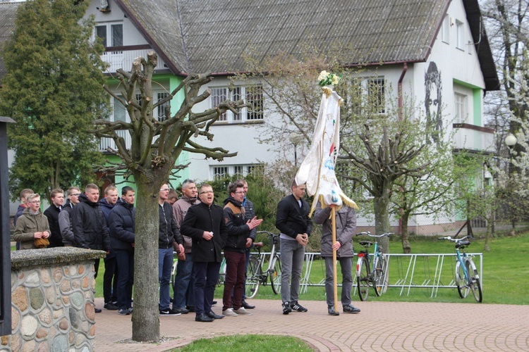 Chorągwiarze z parafii w Boczkach