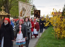 W barwnej procesji wyróżniały się panie z zespołu "Kaszewianki"