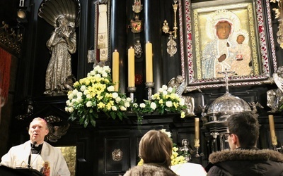 Przed obliczem Czarnej Madonny z maturzystami modlił się bp Piotr Turzyński