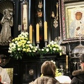 Przed obliczem Czarnej Madonny z maturzystami modlił się bp Piotr Turzyński
