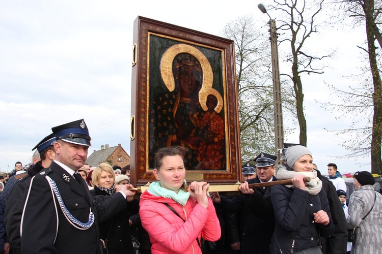 Powitanie ikony MB Częstochowskiej w Strzegocinie