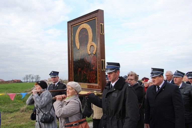 Powitanie ikony MB Częstochowskiej w Strzegocinie