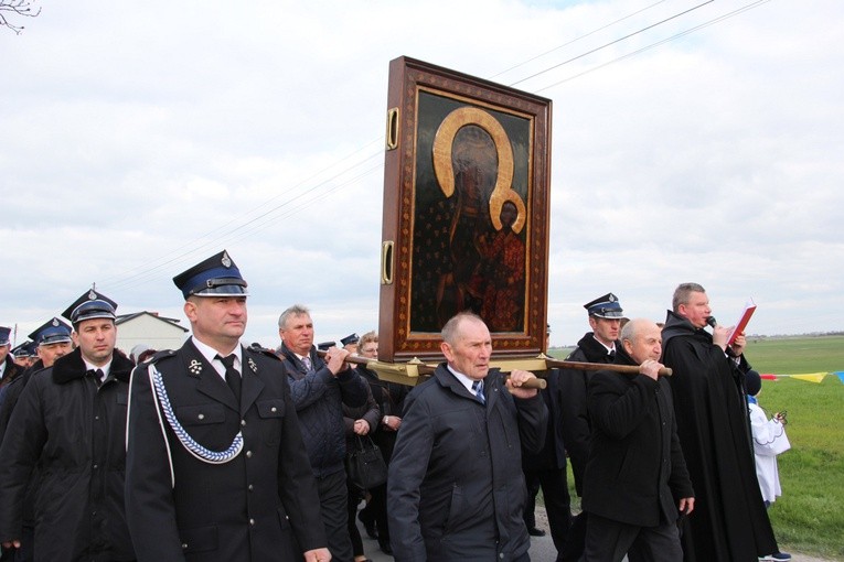 Powitanie ikony MB Częstochowskiej w Strzegocinie