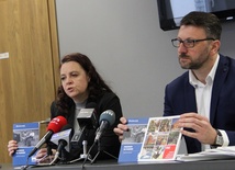 Iwona Majewska i Robert Dębicki podczas konferencji prasowej w MOSiR przy ul. Narutowicza w Radomiu