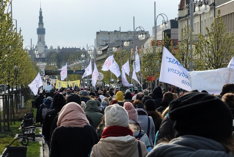 Wstań. Głoś! Zaryzykujesz?