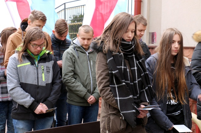 Pielgrzymka bierzmowanych do skarżyskiej Ostrej Bramy