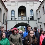 Pielgrzymka bierzmowanych do skarżyskiej Ostrej Bramy