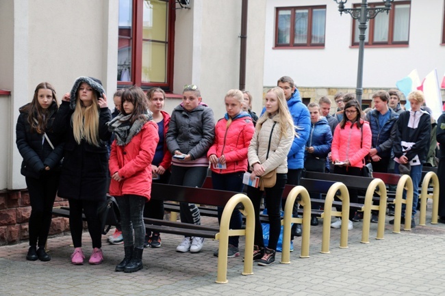 Pielgrzymka bierzmowanych do skarżyskiej Ostrej Bramy