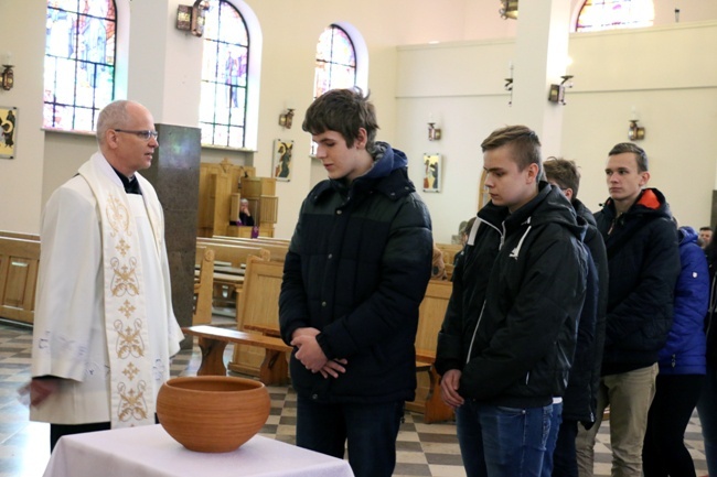 Pielgrzymka bierzmowanych do skarżyskiej Ostrej Bramy