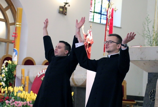 Pielgrzymka bierzmowanych do skarżyskiej Ostrej Bramy