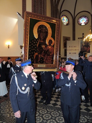 Powitanie ikony MB Częstochowskiej w parafii św. Stanisława w Kutnie