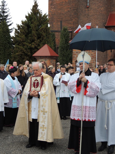 Powitanie ikony MB Częstochowskiej w parafii św. Stanisława w Kutnie