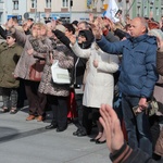 Koronka do Bożego Miłosierdzia na rynku w Koszalinie