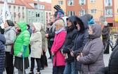 Koronka do Bożego Miłosierdzia na rynku w Koszalinie