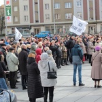 Koronka do Bożego Miłosierdzia na rynku w Koszalinie