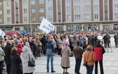 Koronka do Bożego Miłosierdzia na rynku w Koszalinie