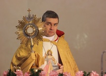 Mszy św. i procesji w parafii Miłosierdzia Bozego przewodniczył bp Wojciech Osial