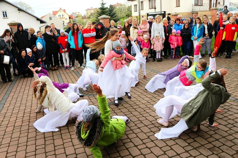 Tańcem głosili miłosierdzie