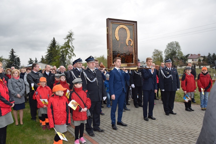 Powitanie ikony MB Częstochowskiej w Kutnie-Dybowie